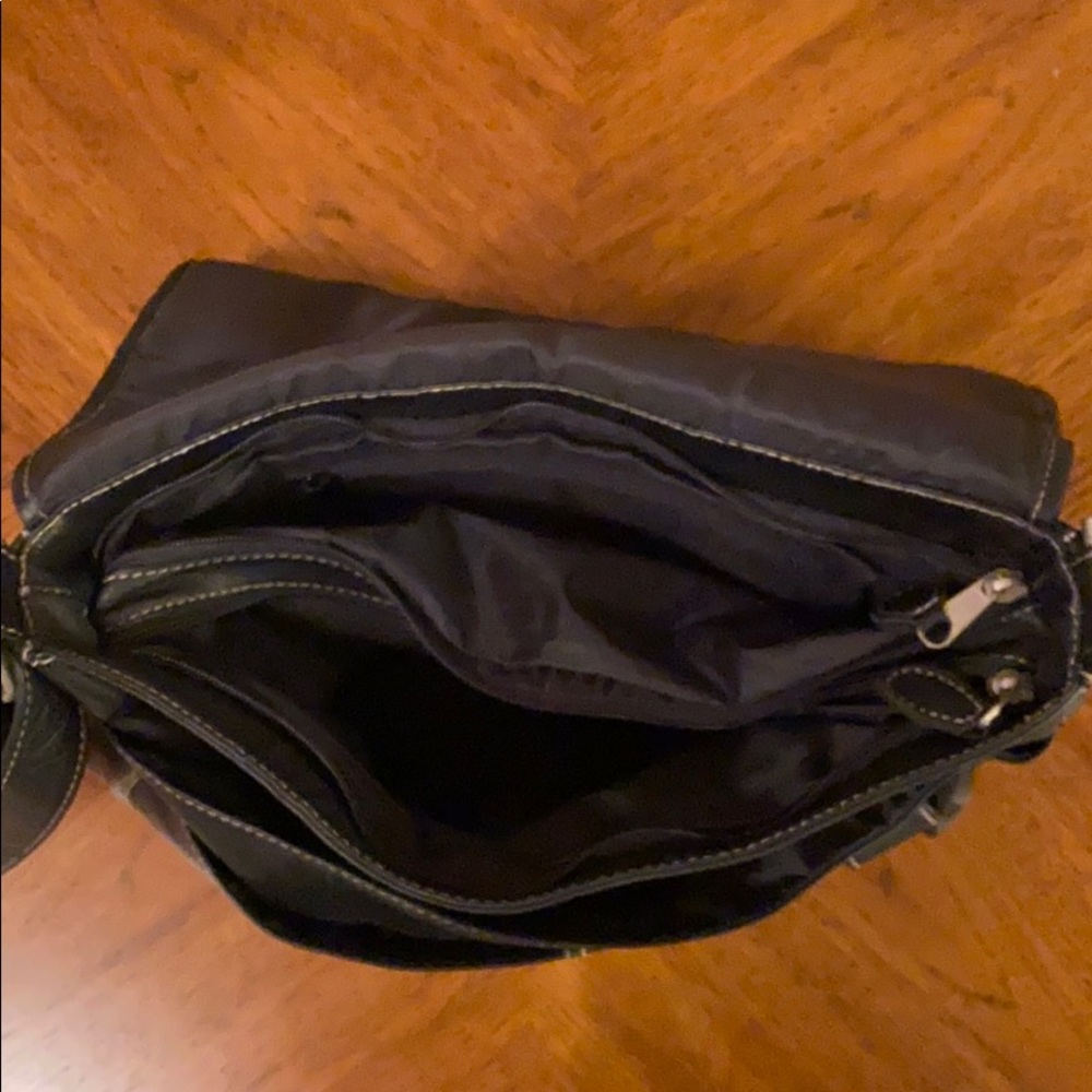 Latico Black Shoulder Bag - Picture 6 of 9